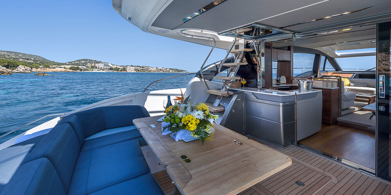 Princess60-Aquavista-yacht-charter-mallorca-aft-seating