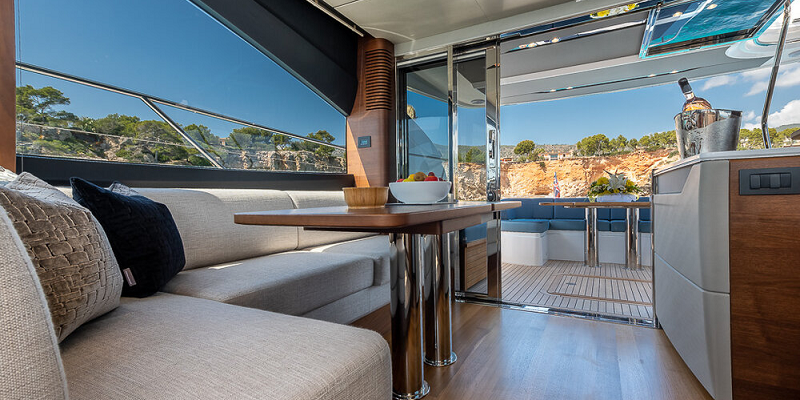 Princess60-Aquavista-yacht-charter-mallorca-lounge-bar