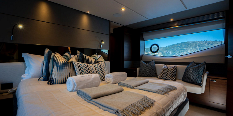 Princess_S66_The_Negotiator_Charter_Yacht_Mallorca_interior_Cabin