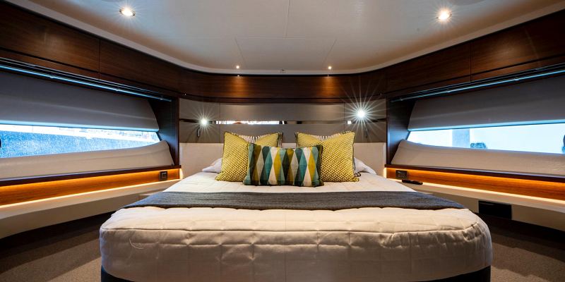 Princess_S66_The_Negotiator_Charter_Yacht_Mallorca_interior_Cabin_VIP