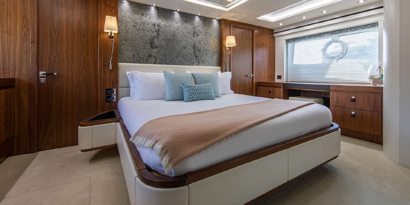 Yacht Charter Main Cabin Sunseeker Rush X