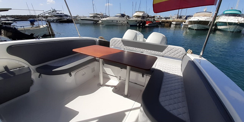 Saver_795_Day_Boat_for_Charter_Puerto_Portals_Mallorca_dining_table