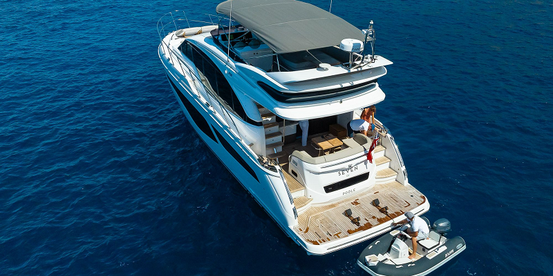 Yacht and tender of Motor Yacht SEVEN