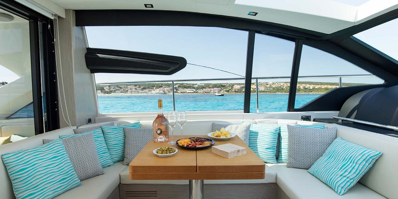 Smile_Filipett_S55_yacht_charter_mallorca_seating