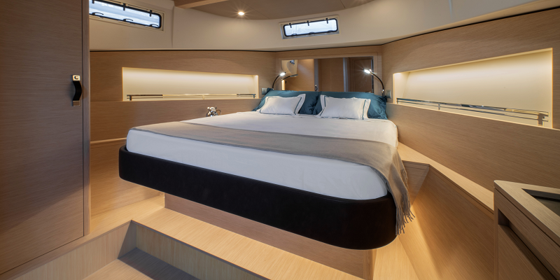 Solaris_44_Yacht_Charter_Mallorca_Exterior_View_cabin