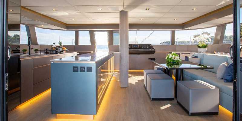 Sunbreeze_catamaran_charter_mallorca_sunreef60_interior