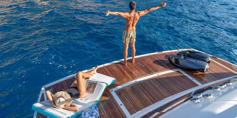 Sunseeker 88 Haley Jane yacht for charter in Soller Mallorca couple enjoying the bathing platform