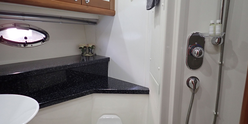 Sunseeker Portofino 53_Freerider_Yacht_For_Sale_In_Mallorca_bathroom
