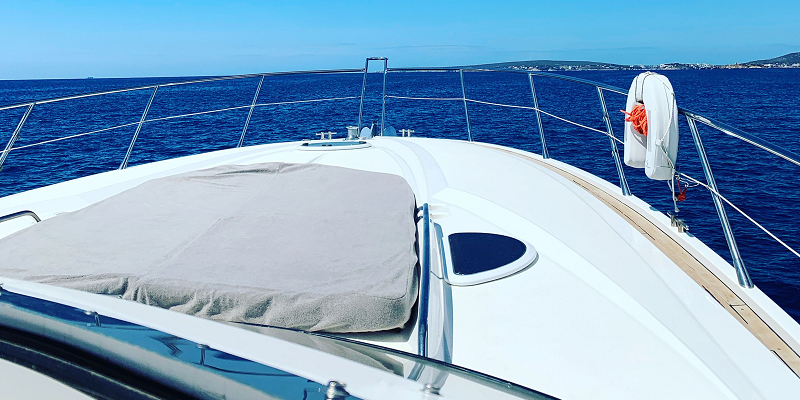 Bow of Sunseeker Portofino Freerider