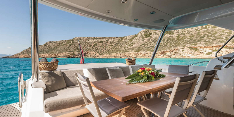 Sunseeker-Seawater-Luxury-Yacht-Charter-Mallorca-dining-aft