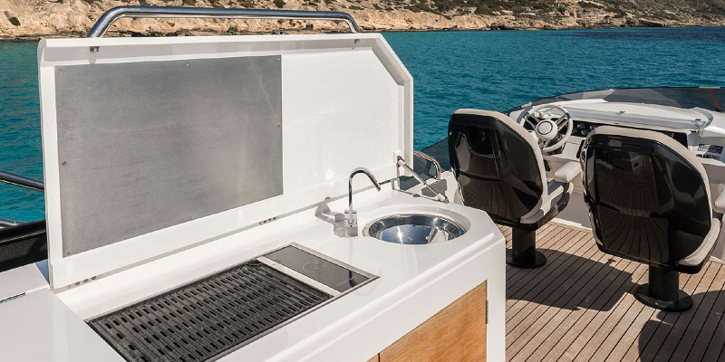 Sunseeker-Seawater-Luxury-Yacht-Charter-Mallorca-flybridge-bbq