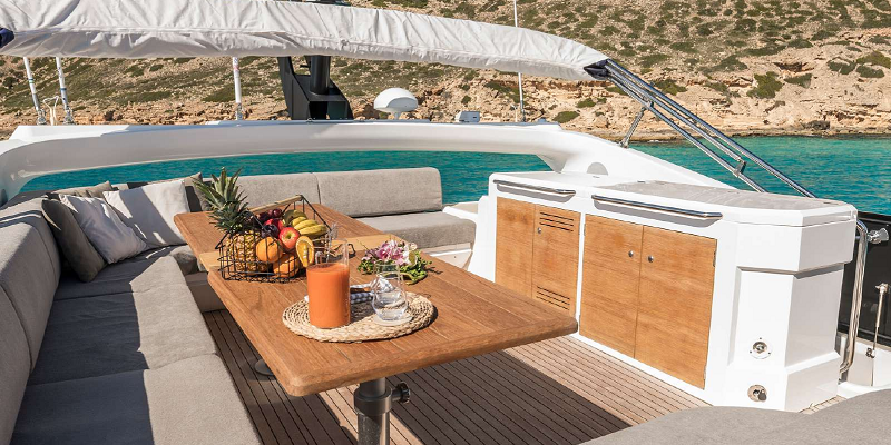 Sunseeker-Seawater-Luxury-Yacht-Charter-Mallorca-flybridge