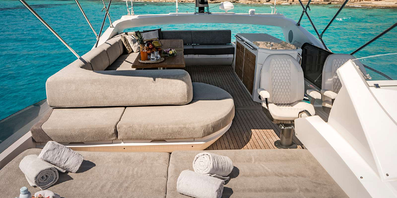 Sunseeker-Seawater-Luxury-Yacht-Charter-Mallorca-flybridge-sunbathing