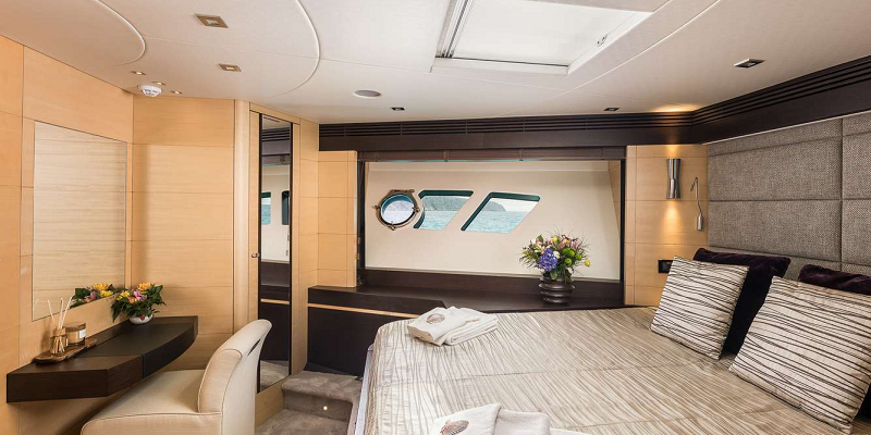 Sunseeker-Seawater-Luxury-Yacht-Charter-Mallorca-interior-cabin-A