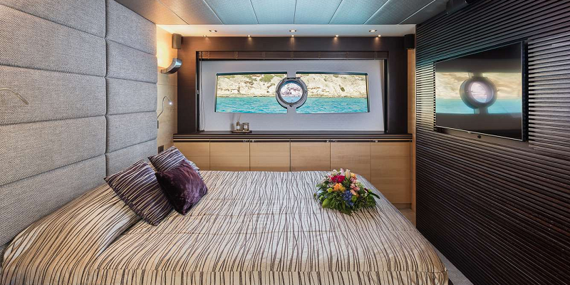 Sunseeker-Seawater-Luxury-Yacht-Charter-Mallorca-interior-cabin-double