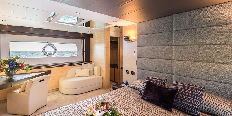 Sunseeker-Seawater-Luxury-Yacht-Charter-Mallorca-interior-cabin