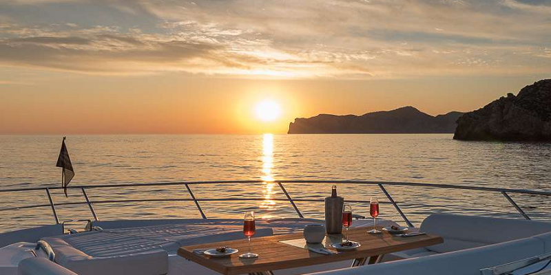 Sunseeker-Seawater-Luxury-Yacht-Charter-Mallorca-sunset