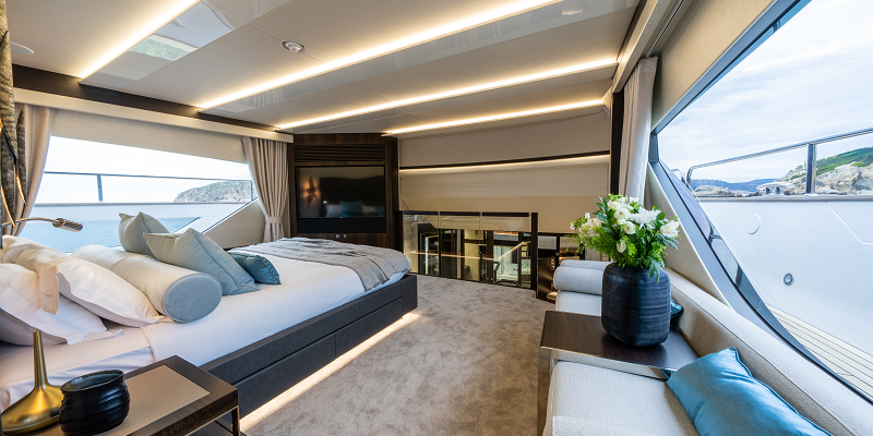 Master cabin Sunseeker 95