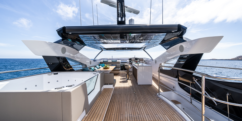 flybridge on sunseeker 95 yacht