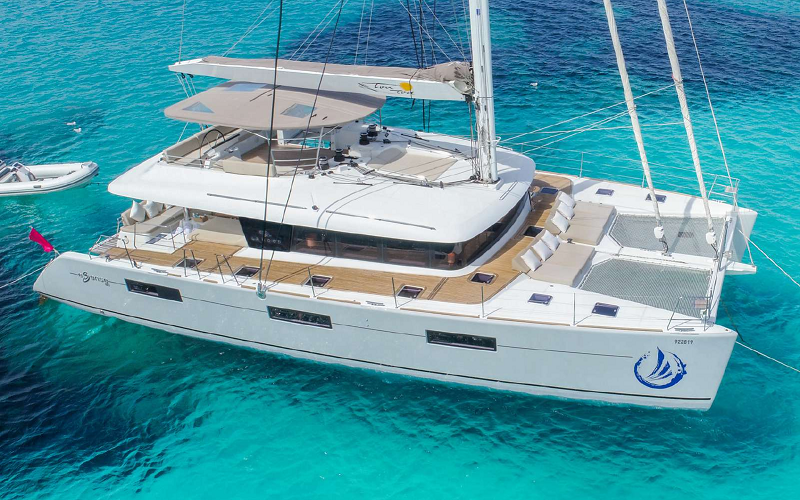 Tou Tou-Exterior-Luxury-catamaran-charter