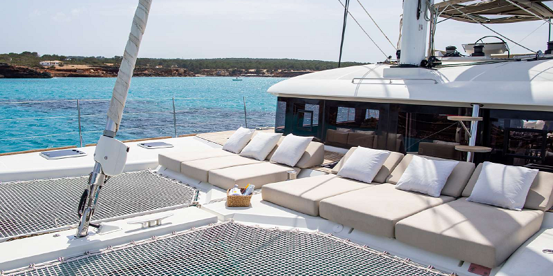 Tou Tou-Exterior-Luxury-catamaran-charter-sunbathing-mallorca