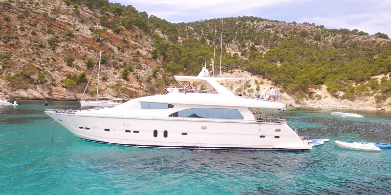 Vivace_Motor_Yacht_Charter_Elegance_Mallorca_Exterior_View