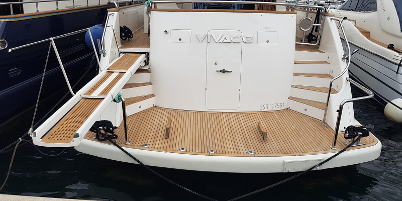 Vivace_Motor_Yacht_Charter_Elegance_Mallorca_Interior_Stern