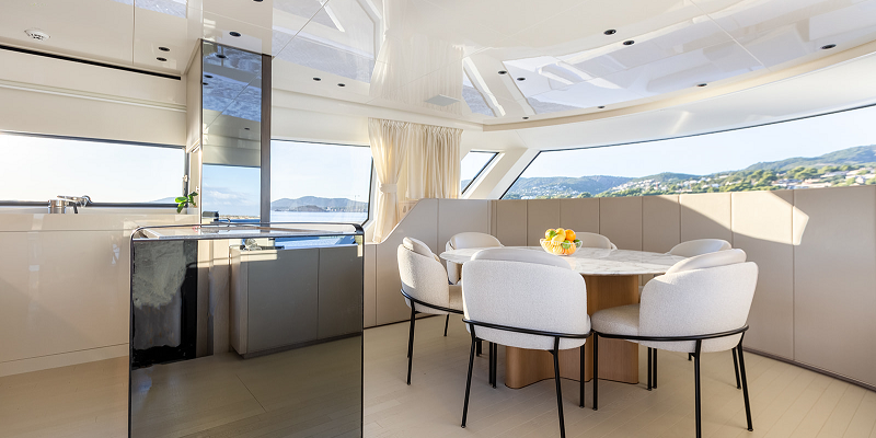 Dining area of the San Lorenzo SX 76 Cloud XI