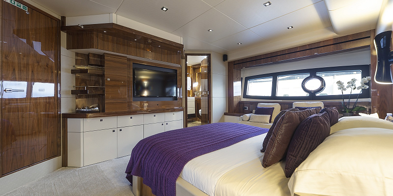 Yacht Charter Mallorca Sunseeker 28m High Energy E
