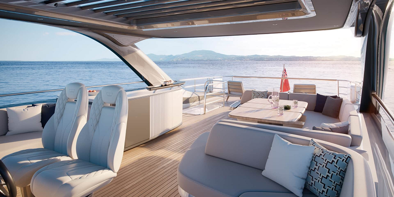 Yacht_Charter_Mallorca_Princess80_LUMI_flybridge