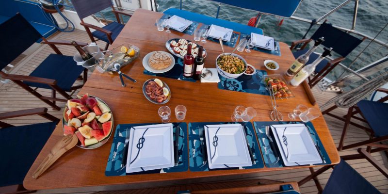 deck-dining-0__classic-sailing-yacht-22m