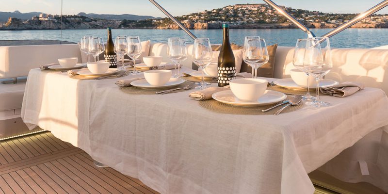 sunseeker-80-flybridge-dining__sunseeker-80